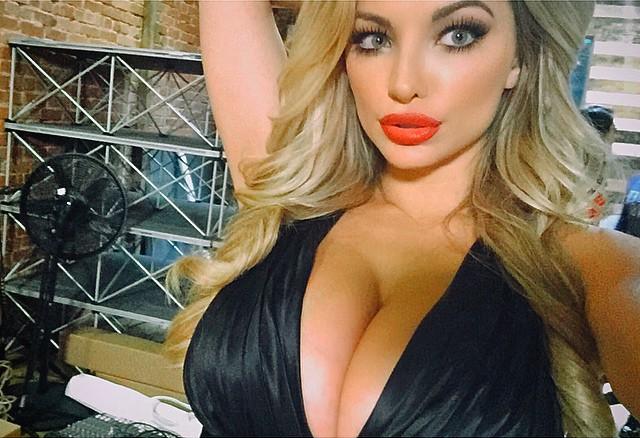 Lindsey pelas body measurements