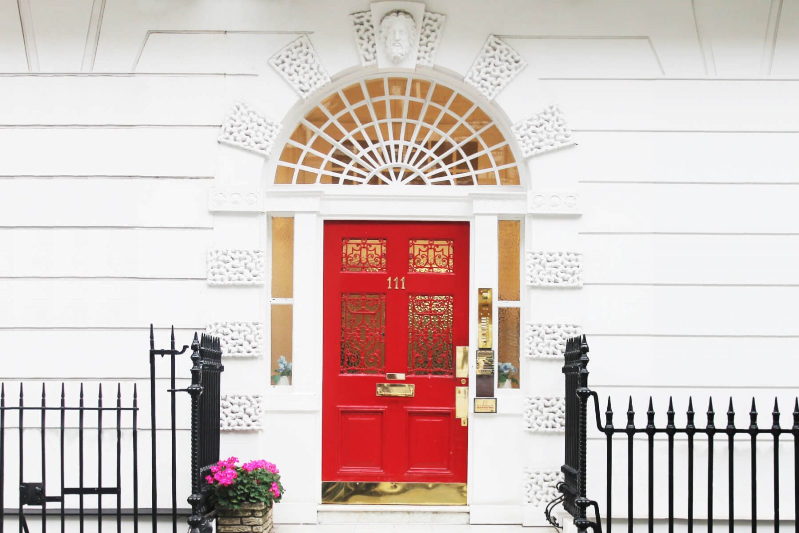 hero-banner-red-door-c
