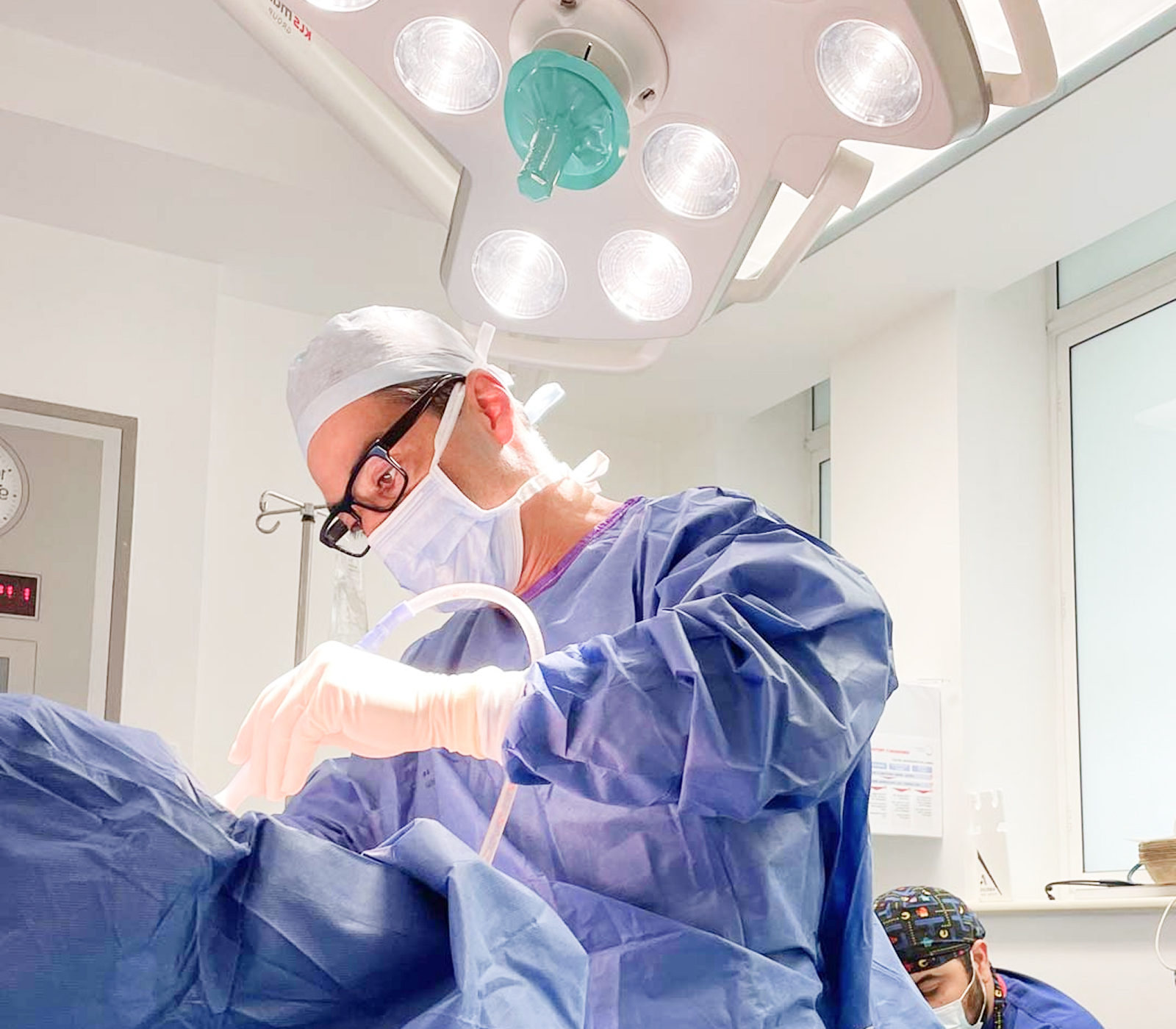 https://www.111harleystreet.com/wp-content/uploads/2025/07/dr-yannis-during-the-surgery.jpg